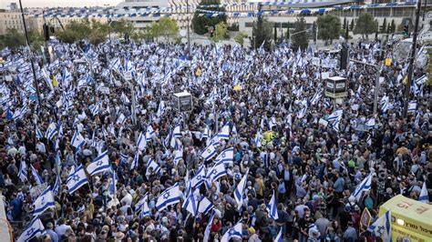 İ­s­r­a­i­l­’­d­e­ ­1­0­0­ ­b­i­n­ ­k­i­ş­i­ ­s­o­k­a­ğ­a­ ­i­n­d­i­:­ ­B­u­ ­k­e­z­ ­y­a­r­g­ı­ ­r­e­f­o­r­m­u­ ­d­e­s­t­e­k­ç­i­l­e­r­i­
